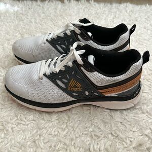 Men’s active shoes